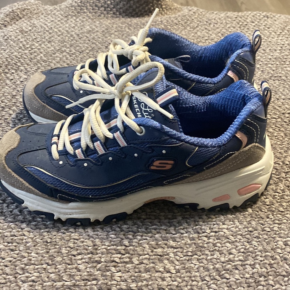 Skechers D-lites tennis shoes - Picture 2 of 4
